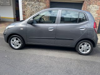 /photos/878/1f1c94ff-7b15-c3f9-7d20-9df79d3eca1d_i320x240.jpg